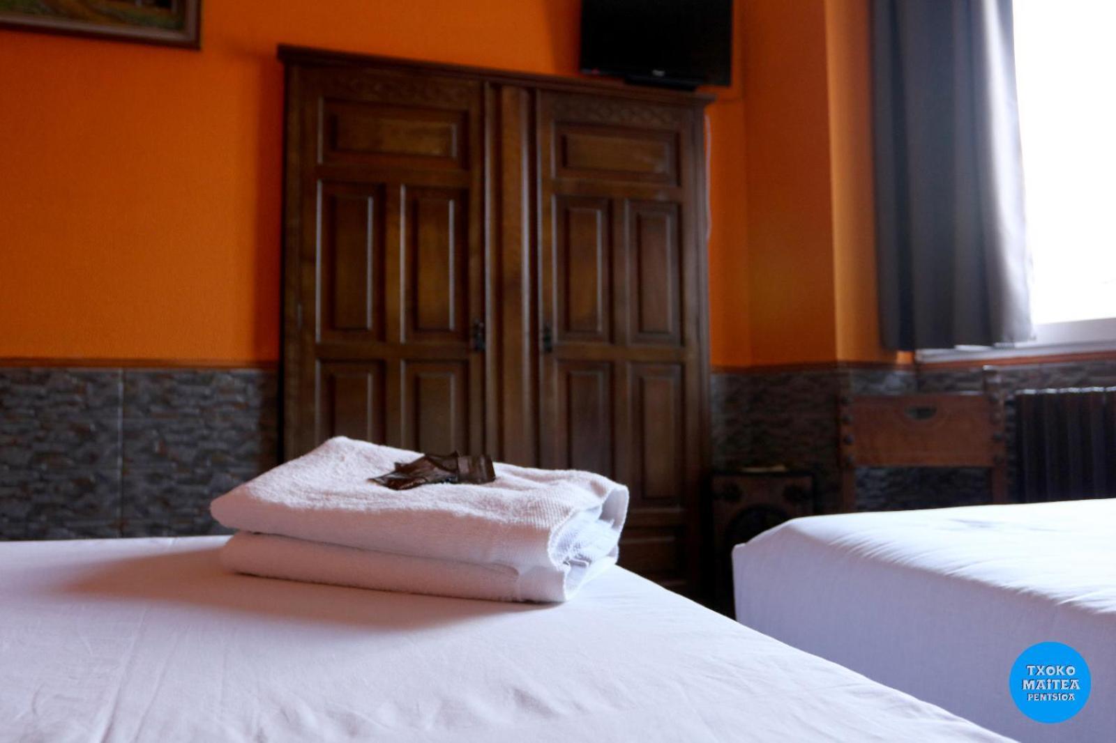 Txoko Maitea Pentsioa Hotel อูร์นีตา ภายนอก รูปภาพ